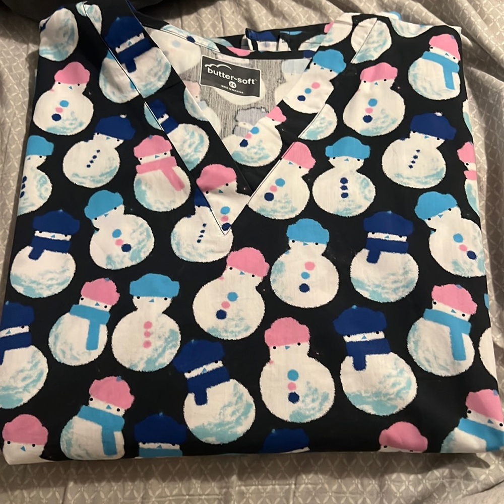 Printed Scrub Top. 2X
